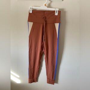 Offline by Aerie Goals 7/8 leggings size large copper with cream and blue detail